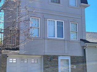 89 Squires Ave #B, Toronto, ON M4B2R8