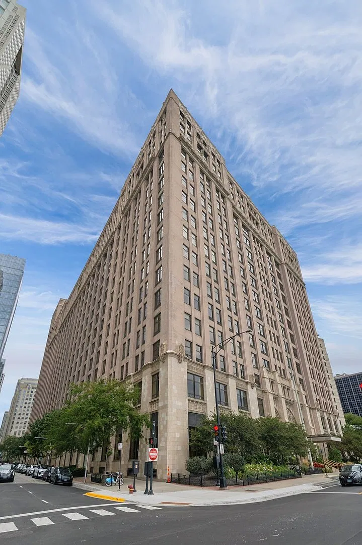 1 bed, 1005 sqft, $2,600 — Photo 1