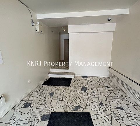 2nd image of 470 Chippewa St W #1