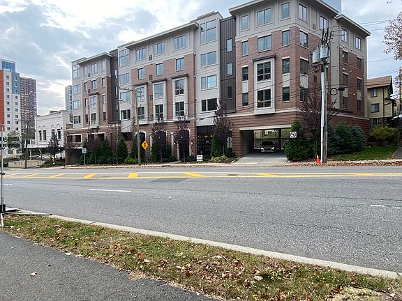 2nd image of 2001 Hudson Ter APT 303