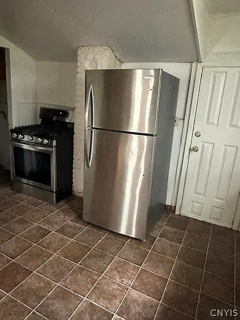 3 bed, 1.0 bath, 1436 sqft, $1,200 — Photo 4