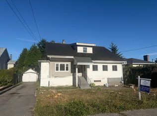 220 Devoy St, New Westminster, BC V3L4E7