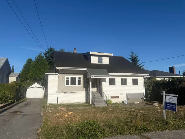 220 Devoy St, New Westminster, BC V3L 4E7