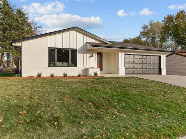 1920 Surrey LANE, Grafton, WI 53024