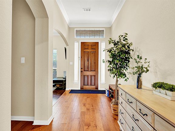 4th image of 4821 Bellflower Way