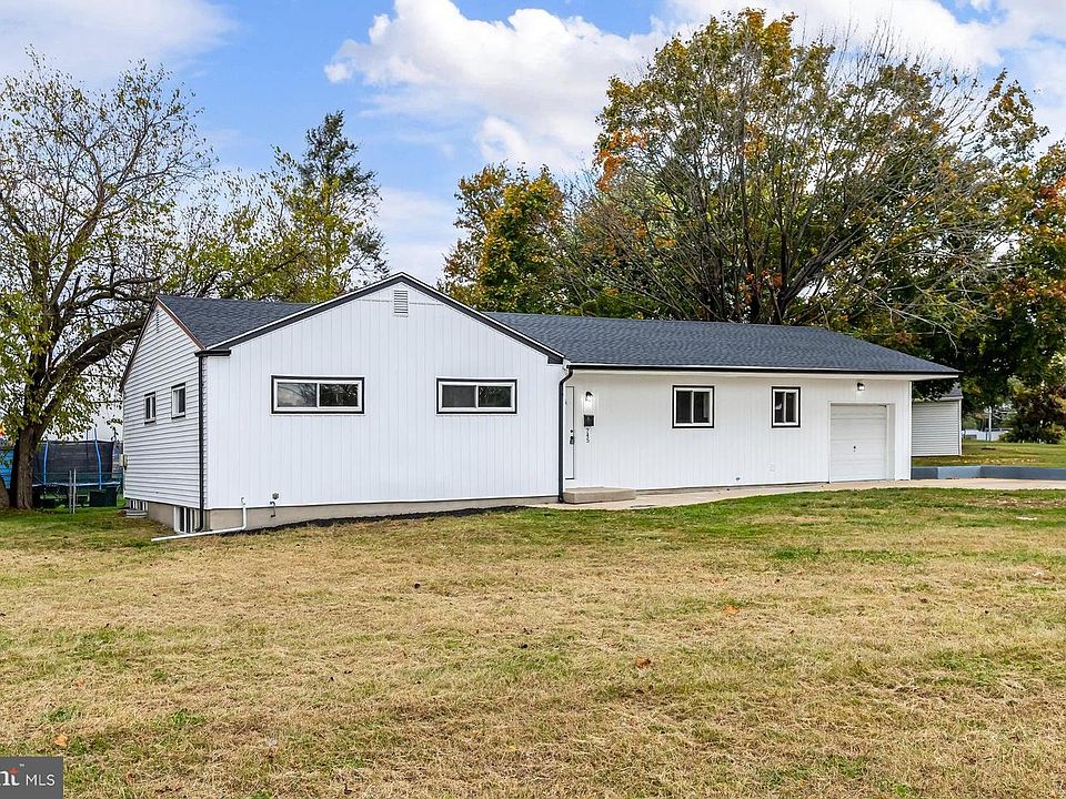 1st image of 745 Holly Ln