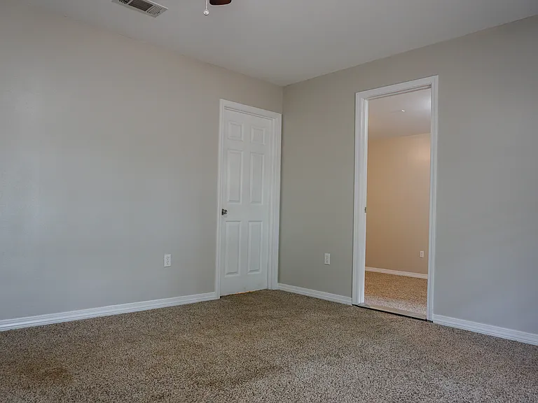 6115 Willow Ln N — Photo 17