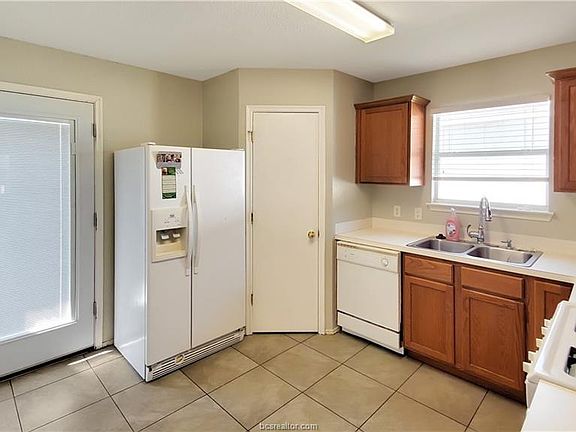 5th image of 15226 Faircrest Dr