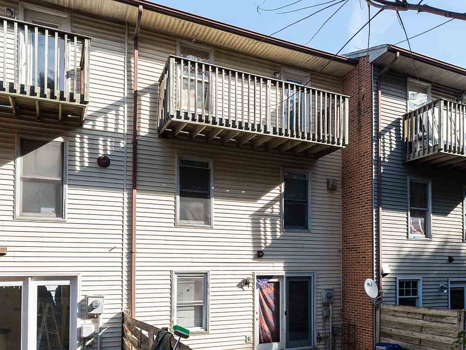 2nd image of 1475 Country Club Ct