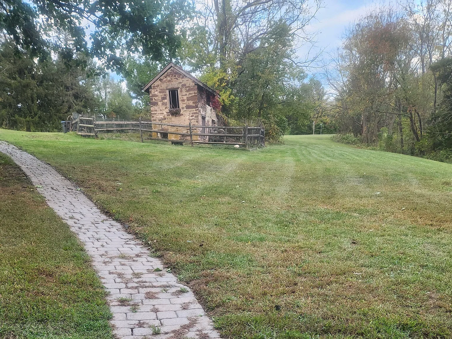 611 Salfordville Road — Photo 3