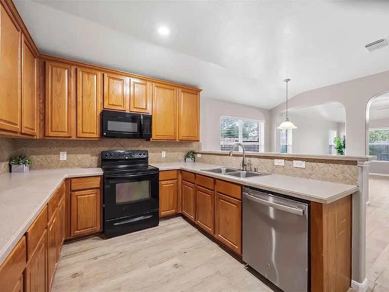 11609 Spill Creek Dr — Photo 6