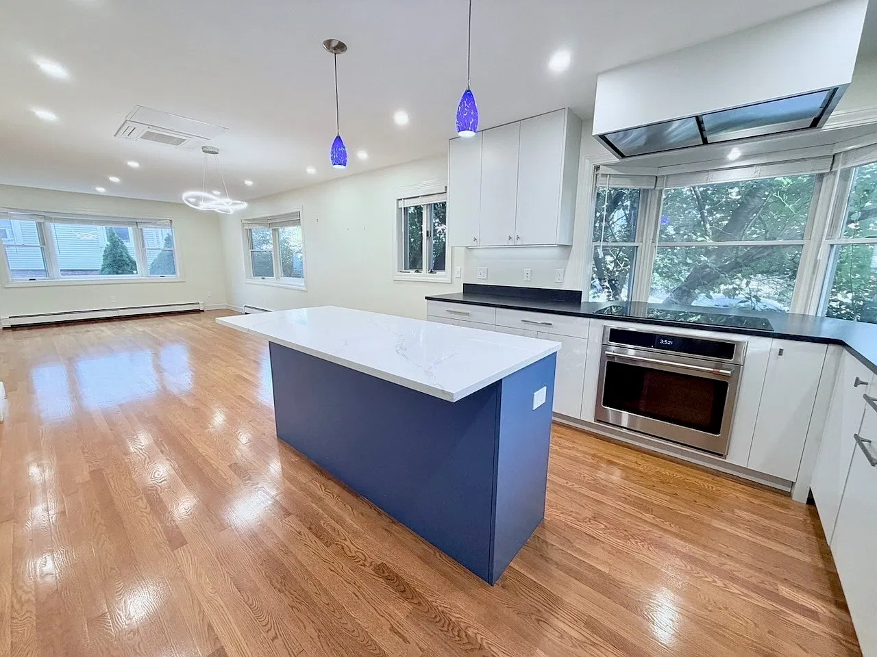 4 bed, 3.5 bath, 3000 sqft, $6,000 — Photo 3