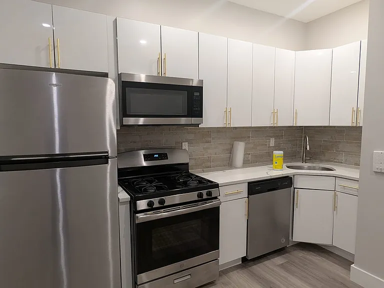 96 Wayne St #4 — Photo 1