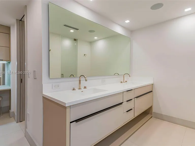 301 Shore Dr E — Photo 29