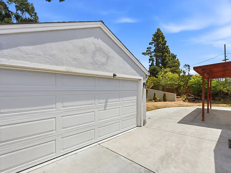 1680 Grove Way — Photo 32