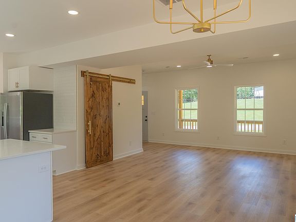 2nd image of 806 Coleman St