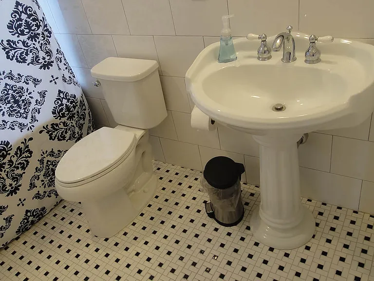 324 Moffett Ct N — Photo 13