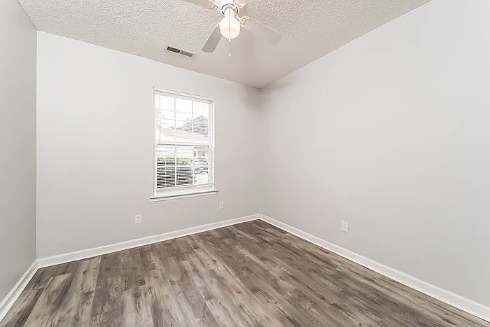 115 Ashdown Dr — Photo 8
