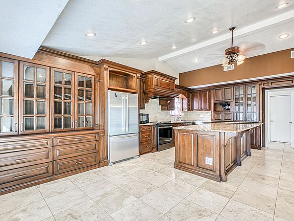 3rd image of 724 Dulce Tierra Dr