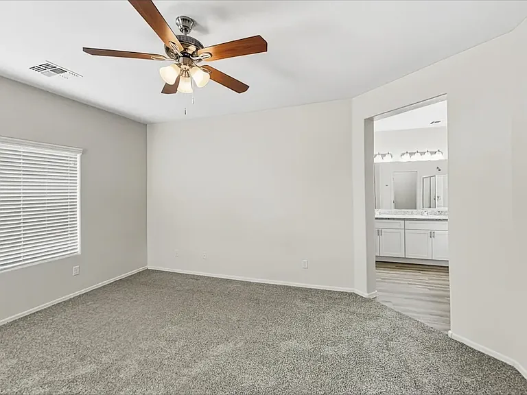 11017 W Madison St — Photo 4