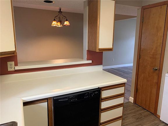 2nd image of 605 W Benton St APT B