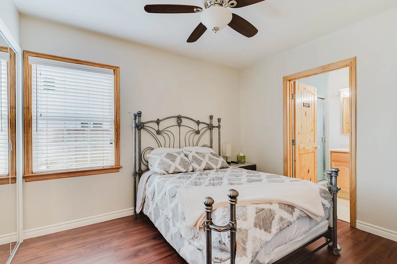3 bed, 2080 sqft, $8,000 — Photo 4