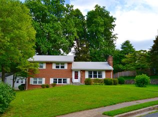 5520 31st St N, Arlington, VA 22207