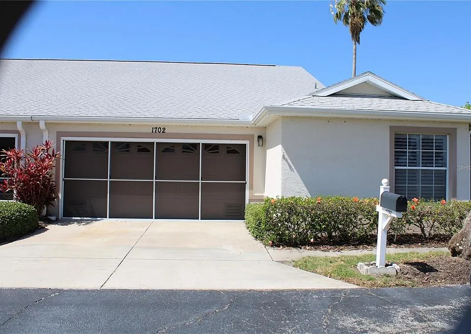 1702 Fairway Trce #1702