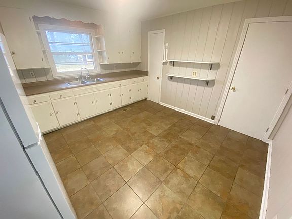 2nd image of 1527 Stonewall Blvd