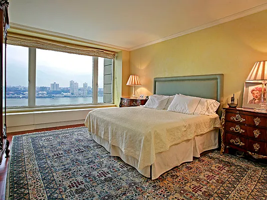 Sold by Sotheby's International Realty | media 2