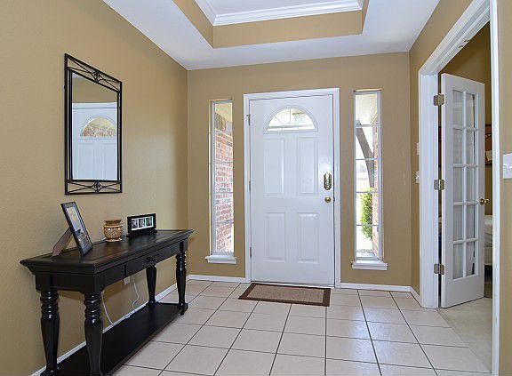 Light and bright entryway