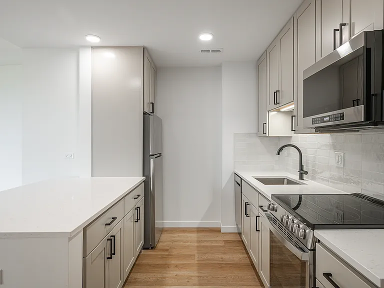 The Nest at Lincoln Park West — Photo 15