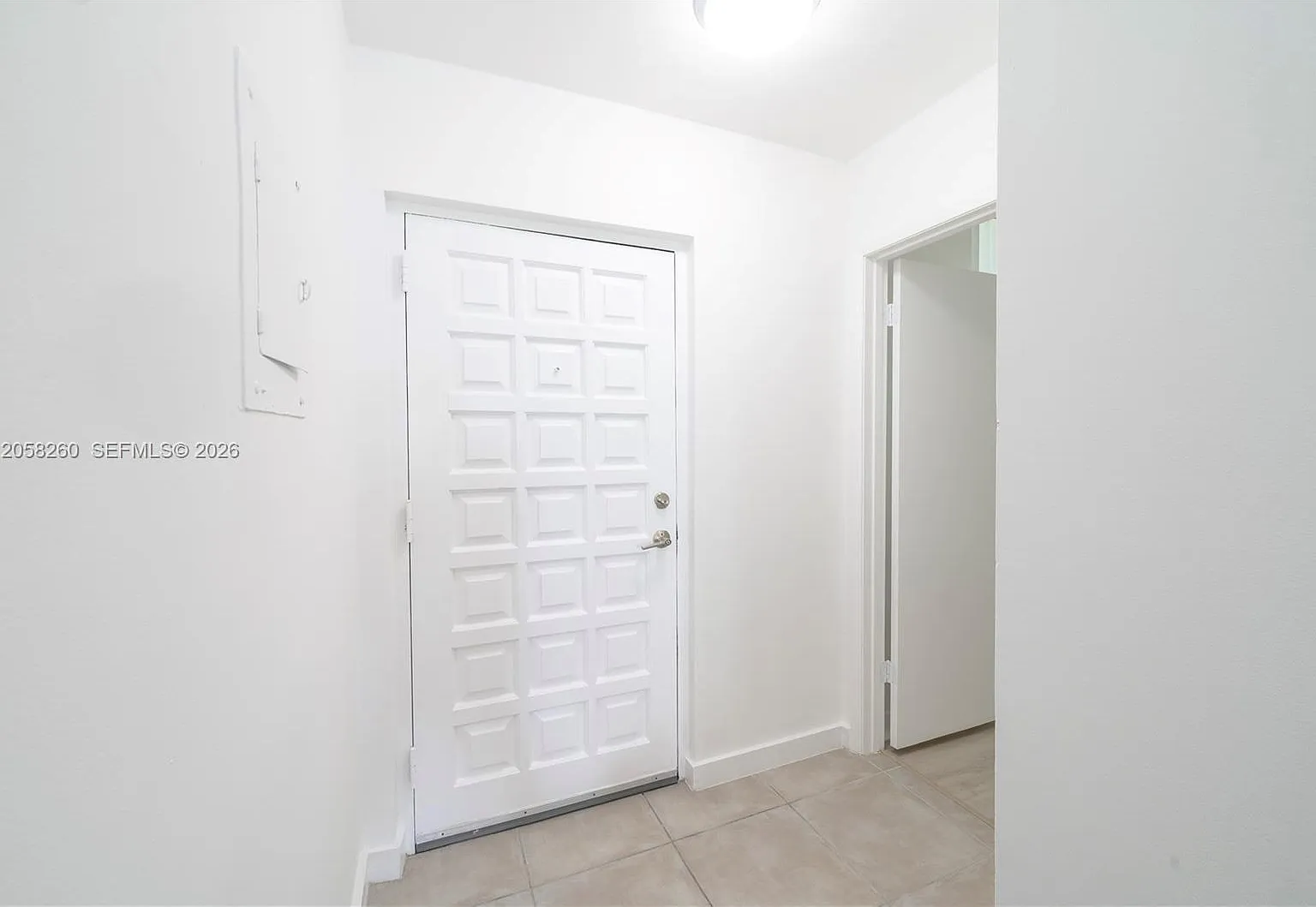 2 bed, 926 sqft, $3,350 — Photo 2