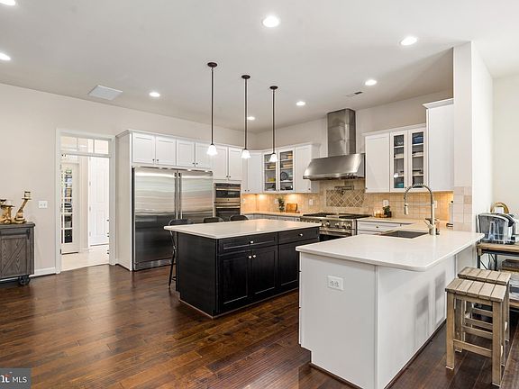 3rd image of 12201 Fox Valley Ct