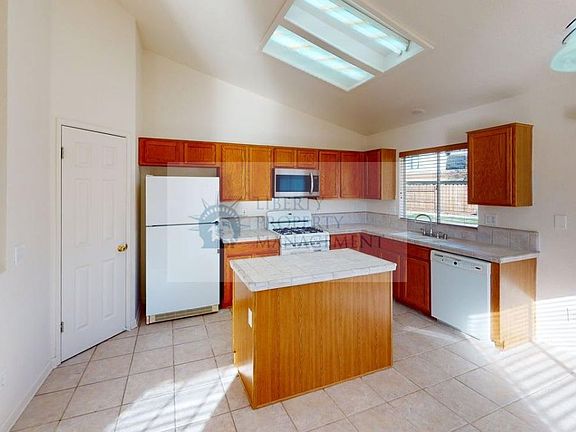 4th image of 4110 Trout Ct