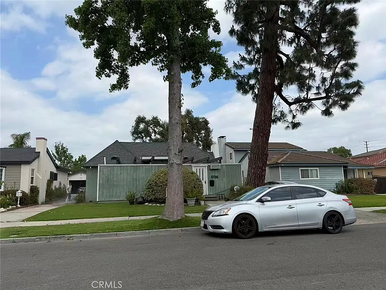 5738 Agnes Ave — Photo 1