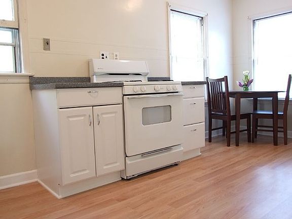 Eat-in Kitchen