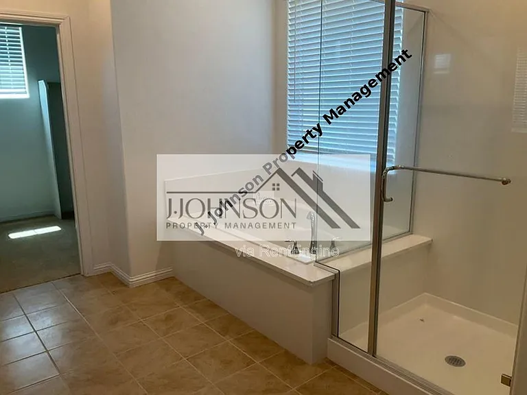 2717 Rabbit Hollow Dr — Photo 3