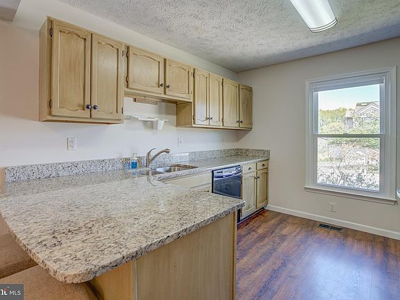 5th image of 8014 Escalon Ave
