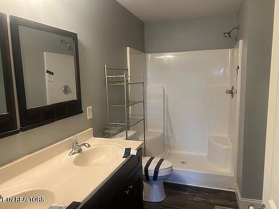 4th image of 525 Low Valley Dr