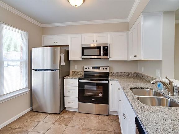 Beautifully Updated Kitchen with Breakfast Area