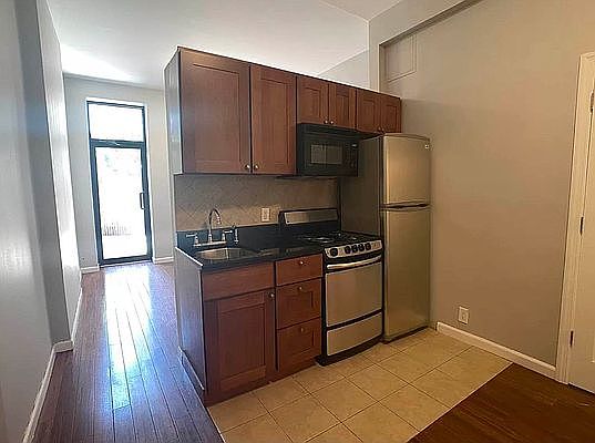 2nd image of 237 9th Ave APT A