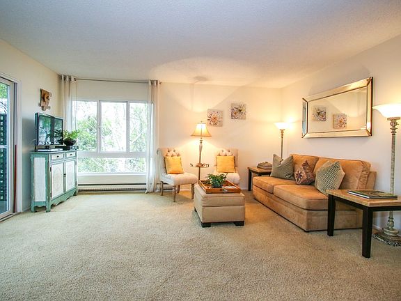 2nd image of 928 Peninsula Ave APT 304