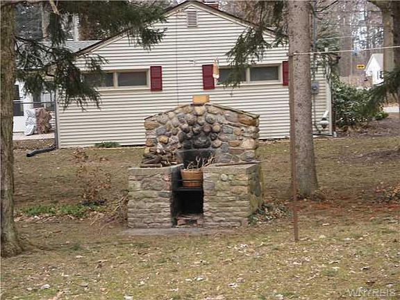 3rd image of 4749 Woodside Ave
