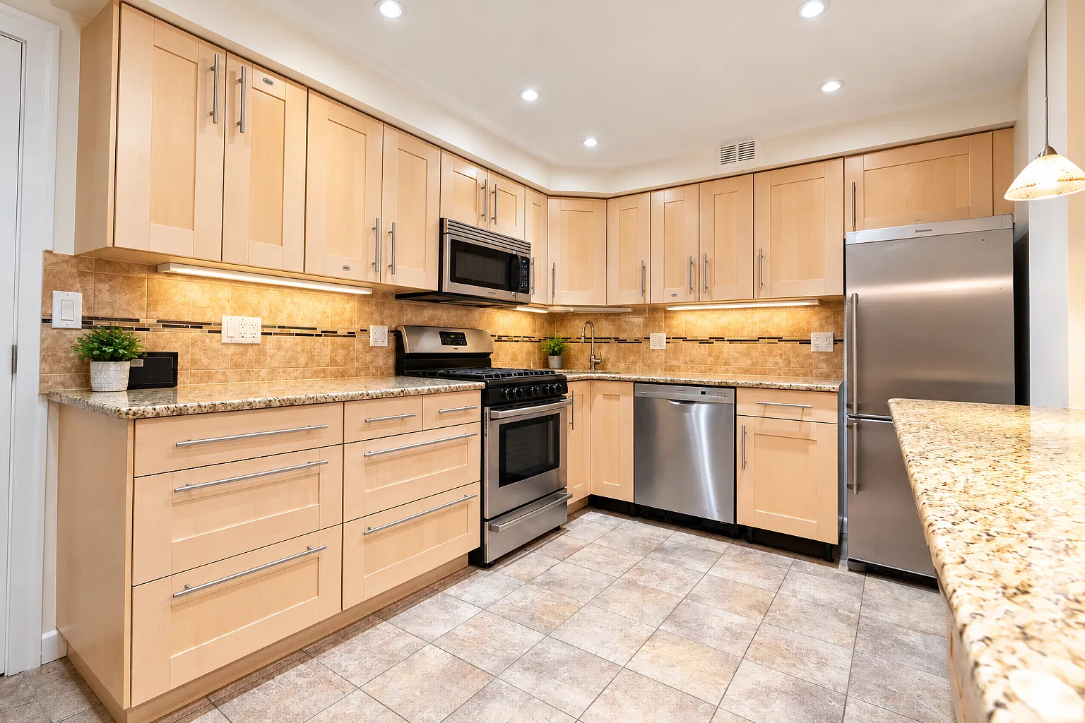 1 bed, 665 sqft, $2,400 — Photo 4