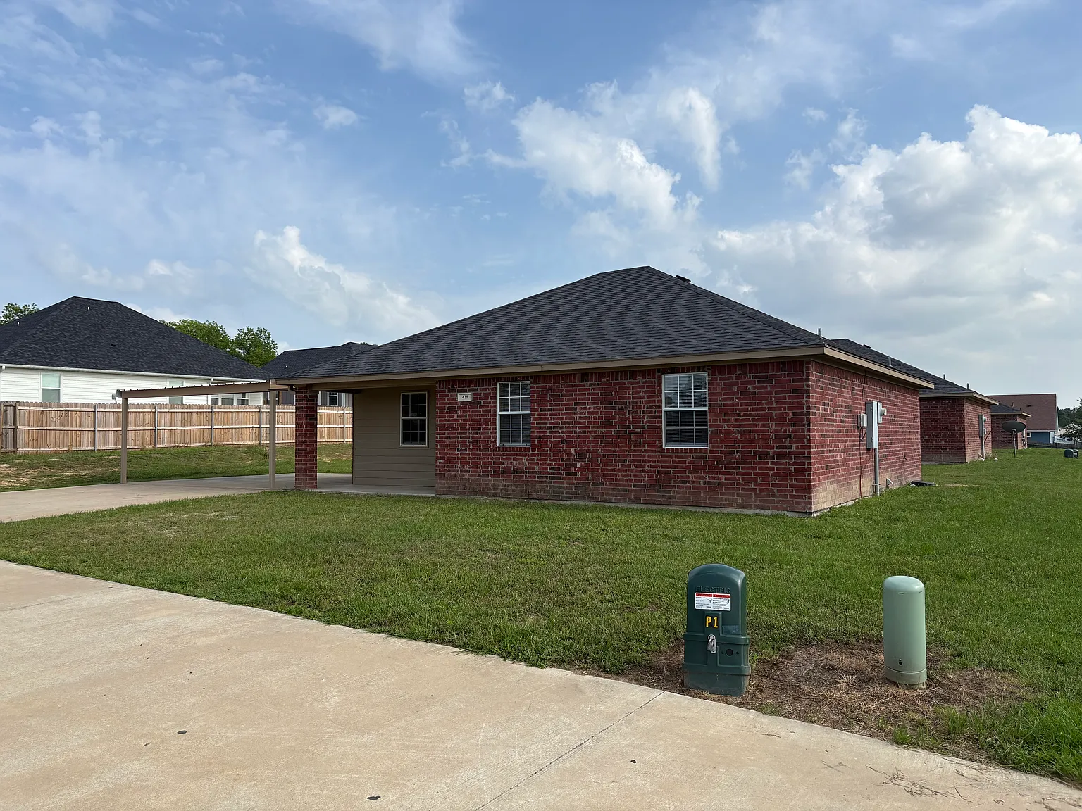 3 bed, 1152 sqft, $1,450 — Photo 2