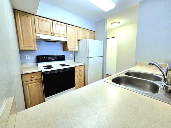 3418 NE 65th St APT 203