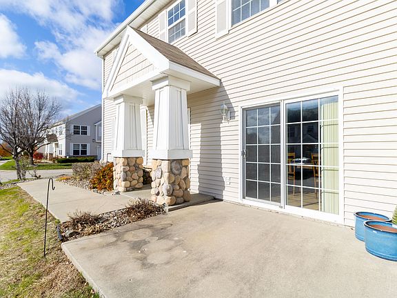 2nd image of 4003 NE Rosewood Ln