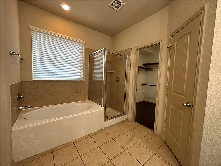 2423 Garden Shadow Dr — Photo 12