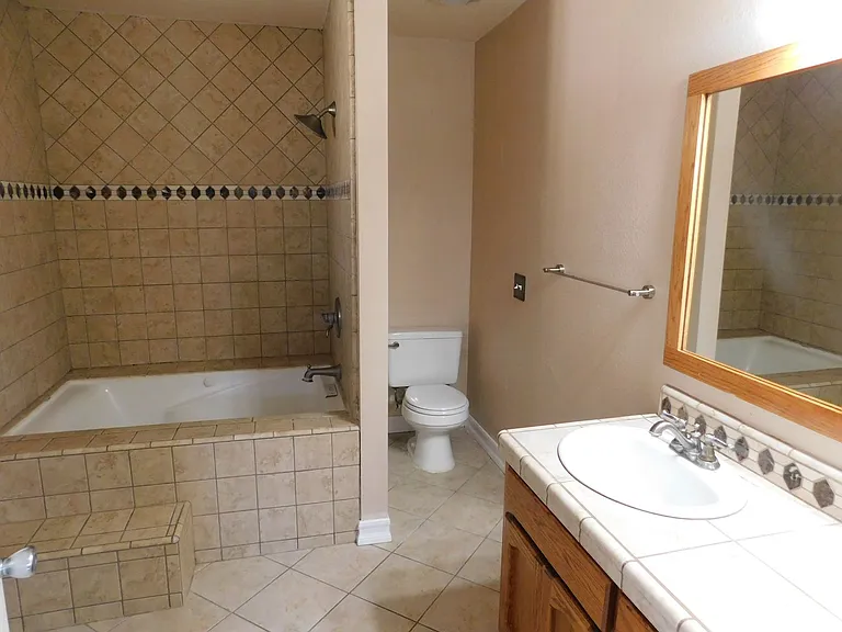 742 N Inyo St — Photo 16